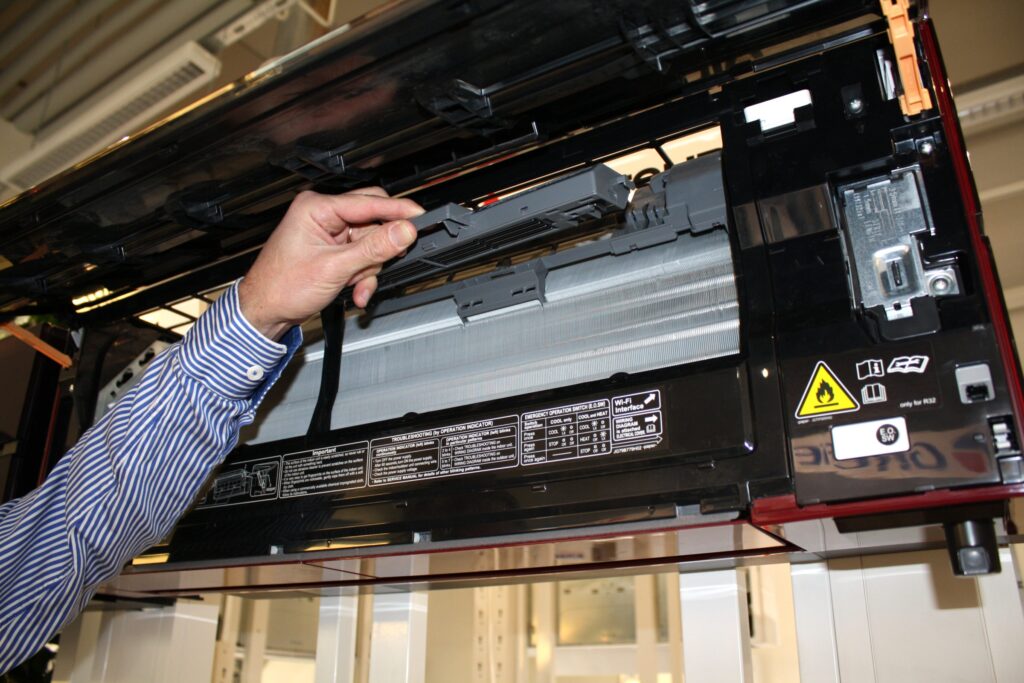 Ilmalämpöpumpun huolto