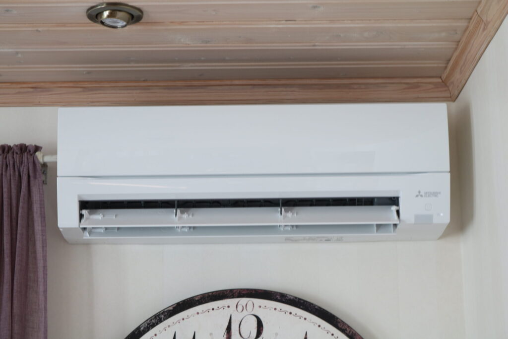 Mitsubishi Electric -merkkisen ilmalämpöpumpun sisäyksikkö